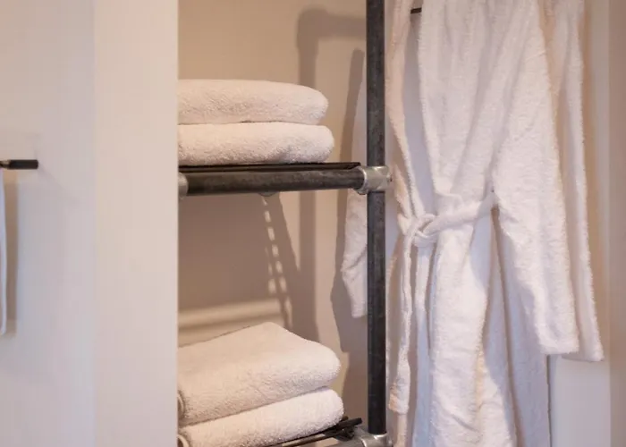 Gasterij Landschot Bed and Breakfast 3*