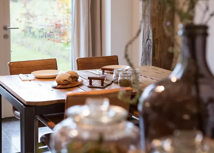 Gasterij Landschot Bed and Breakfast 3*